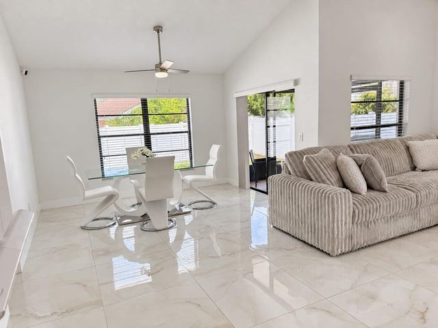 5483 FRIARSWAY DRIVE, Tampa, FL 33624