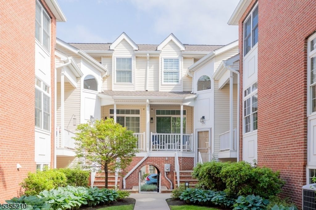 113 Chestnut Ct, Garwood Boro, NJ 07027
