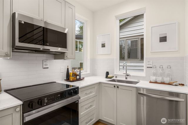 4409 B 21st Avenue SW, Seattle, WA 98106
