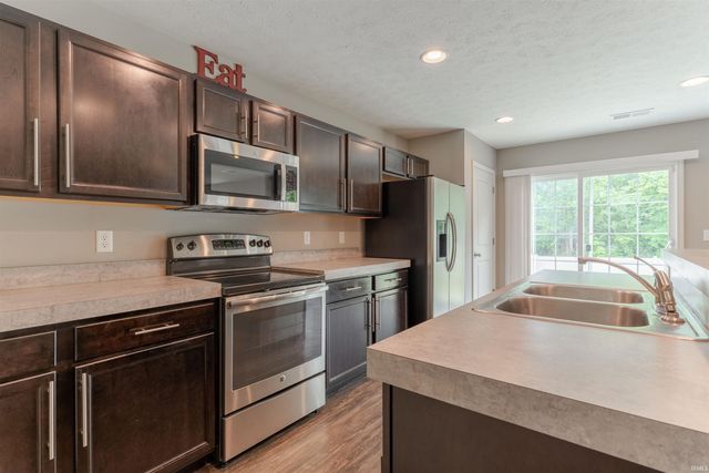 832 Tawny Drive, Evansville, IN 47712