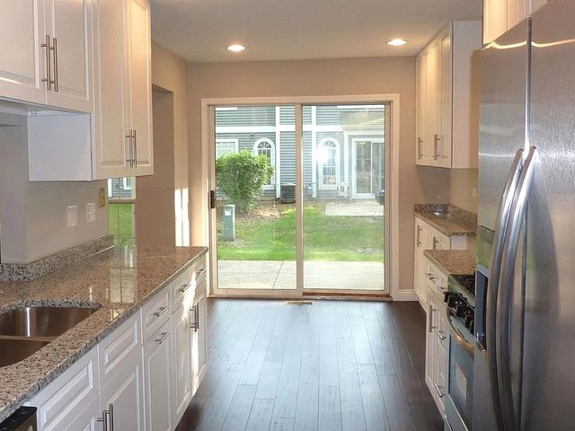 1585 Regan Court, Hoffman Estates, IL 60192