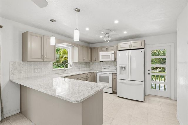 5110 ADMIRAL PLACE, Sarasota, FL 34231