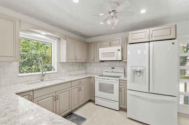 5110 ADMIRAL PLACE, Sarasota, FL 34231