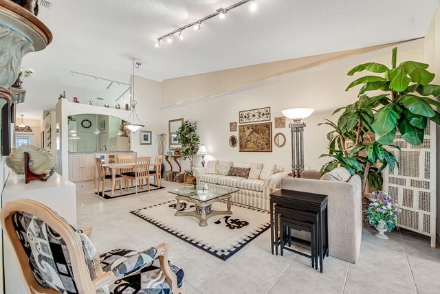 8482 Logia Circle, Boynton Beach, FL 33472