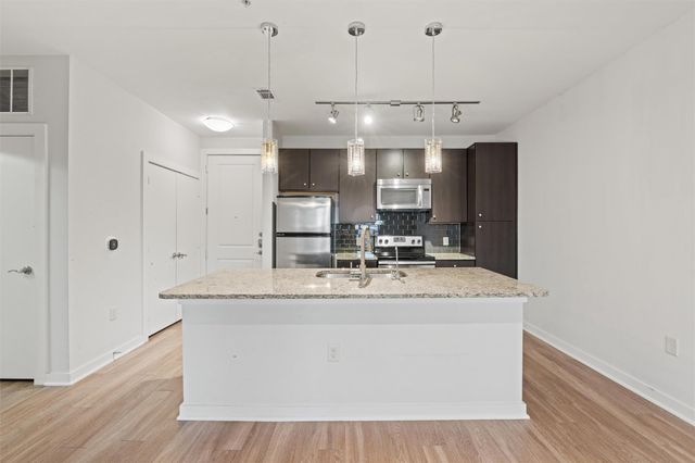 1900 Barton Springs RD 4037, Austin, TX 78704