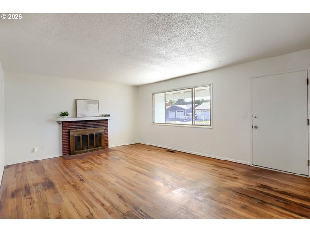 17101 Se MARKET St, Portland, OR 97233