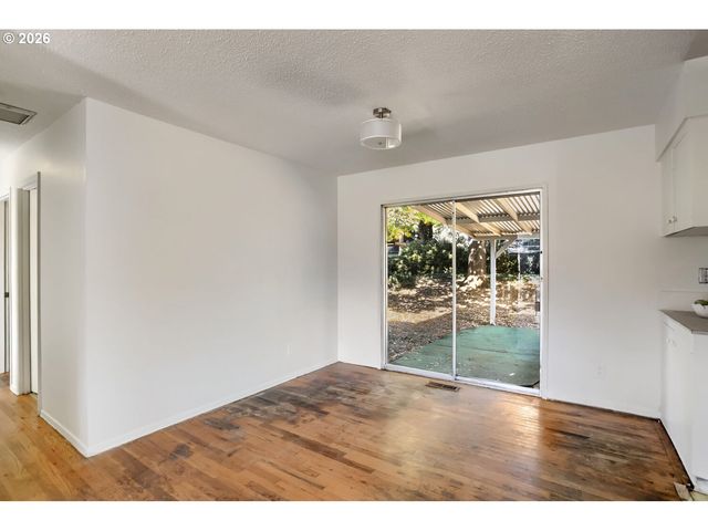 17101 Se MARKET St, Portland, OR 97233