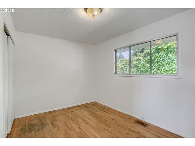 17101 Se MARKET St, Portland, OR 97233