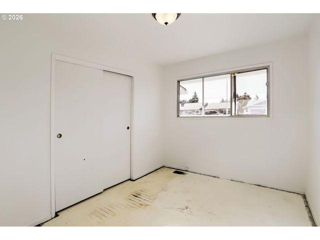 17101 Se MARKET St, Portland, OR 97233