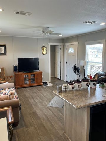 702 County Road 1500, Crockett, TX 75835