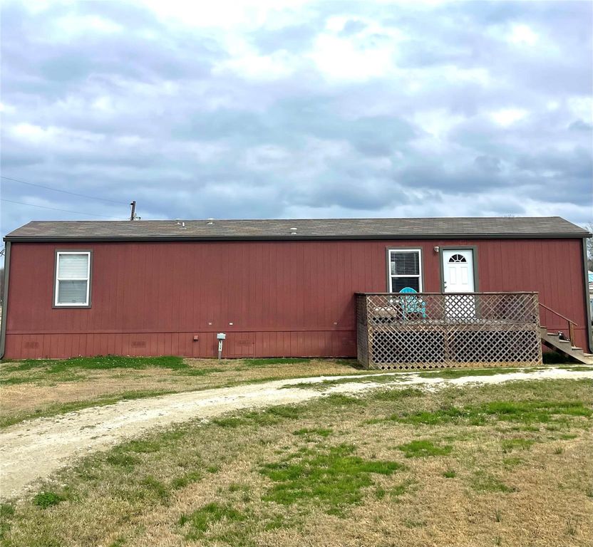 702 County Road 1500, Crockett, TX 75835