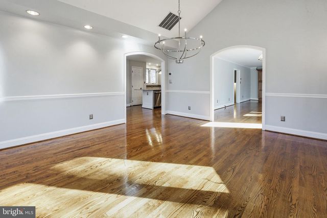 2018 SWAN TER, Alexandria, VA 22307