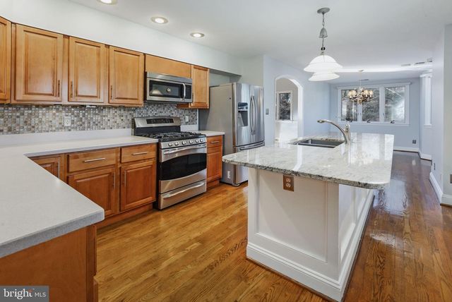 2018 SWAN TER, Alexandria, VA 22307