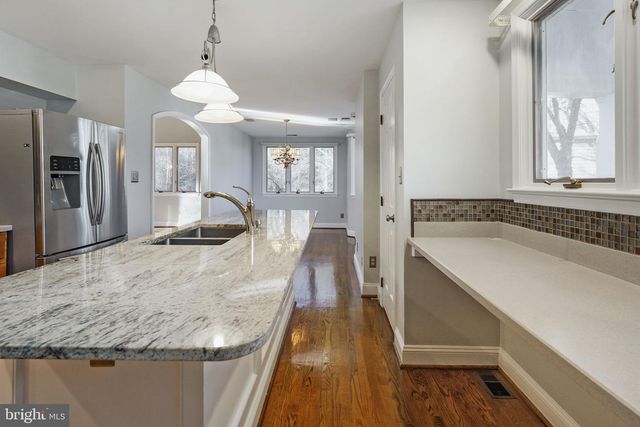 2018 SWAN TER, Alexandria, VA 22307