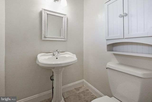 2018 SWAN TER, Alexandria, VA 22307