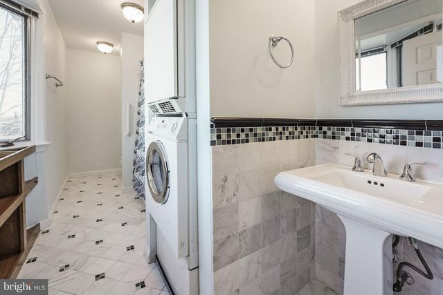 2018 SWAN TER, Alexandria, VA 22307