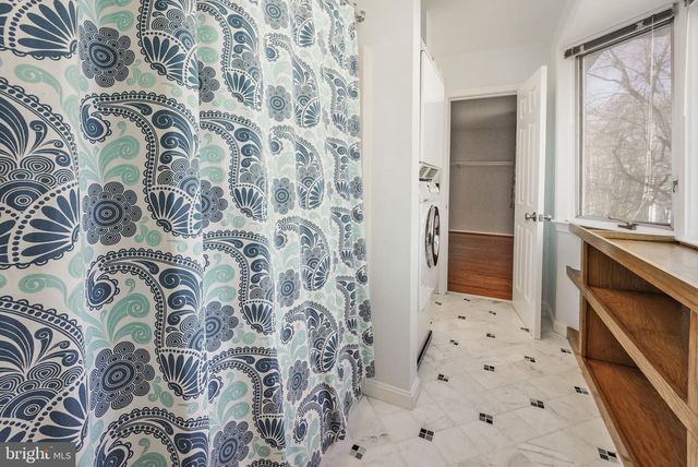 2018 SWAN TER, Alexandria, VA 22307