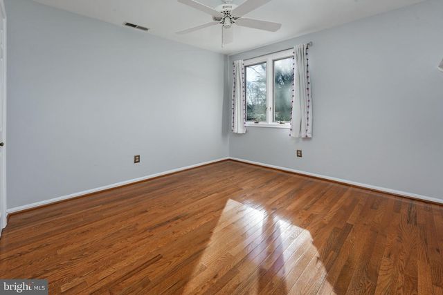 2018 SWAN TER, Alexandria, VA 22307