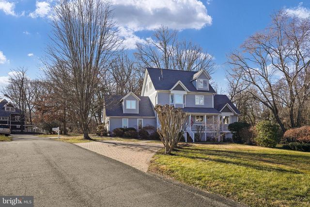 2018 SWAN TER, Alexandria, VA 22307