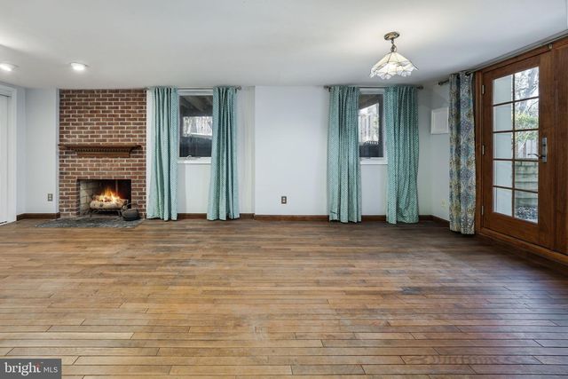 2018 SWAN TER, Alexandria, VA 22307