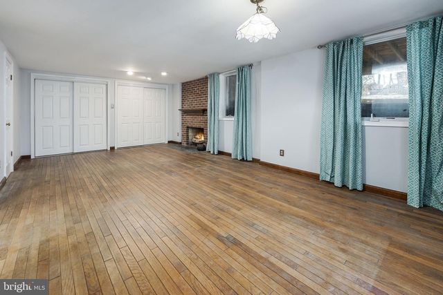 2018 SWAN TER, Alexandria, VA 22307