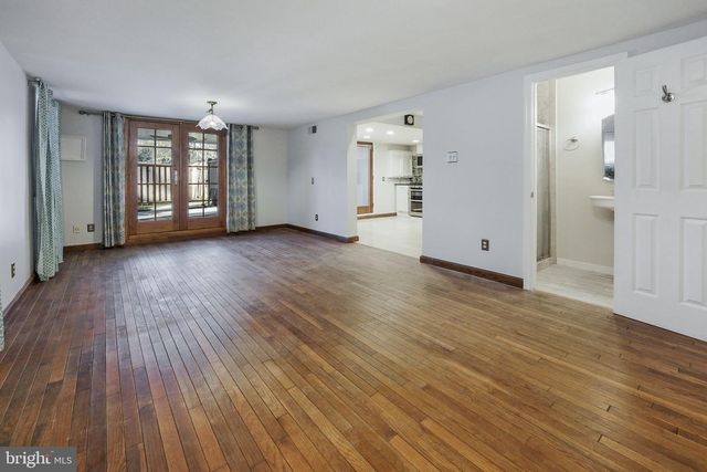 2018 SWAN TER, Alexandria, VA 22307