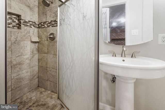 2018 SWAN TER, Alexandria, VA 22307