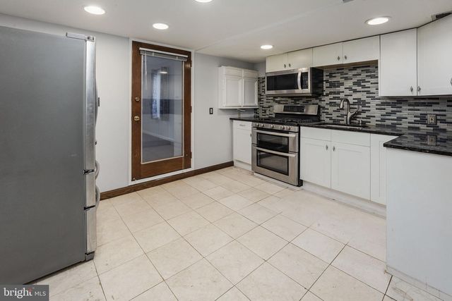 2018 SWAN TER, Alexandria, VA 22307