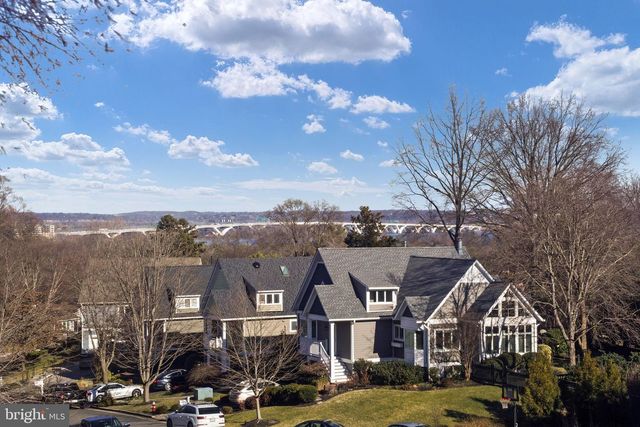 2018 SWAN TER, Alexandria, VA 22307