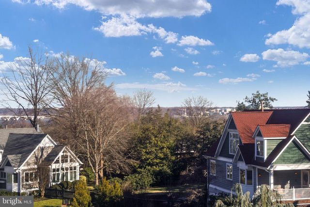 2018 SWAN TER, Alexandria, VA 22307