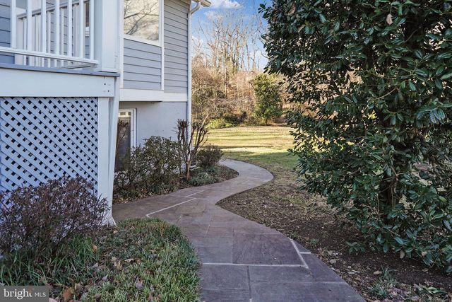 2018 SWAN TER, Alexandria, VA 22307