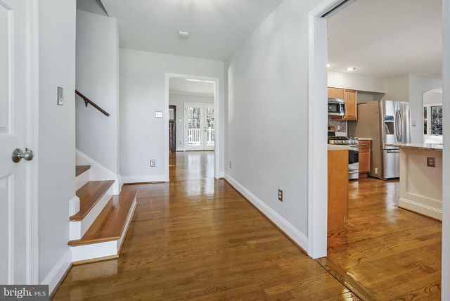 2018 SWAN TER, Alexandria, VA 22307