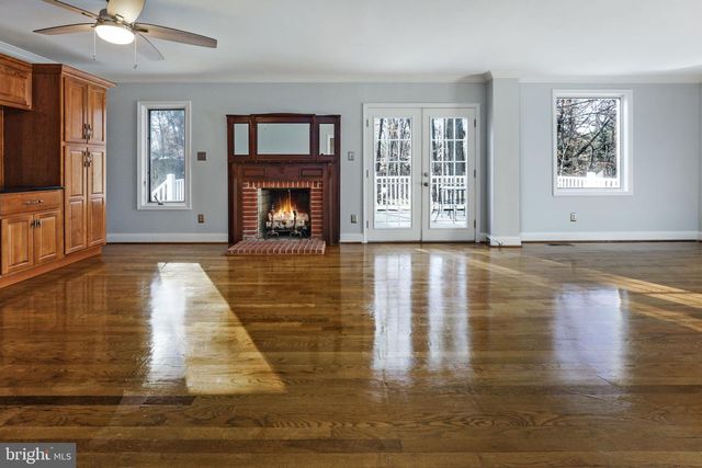 2018 SWAN TER, Alexandria, VA 22307