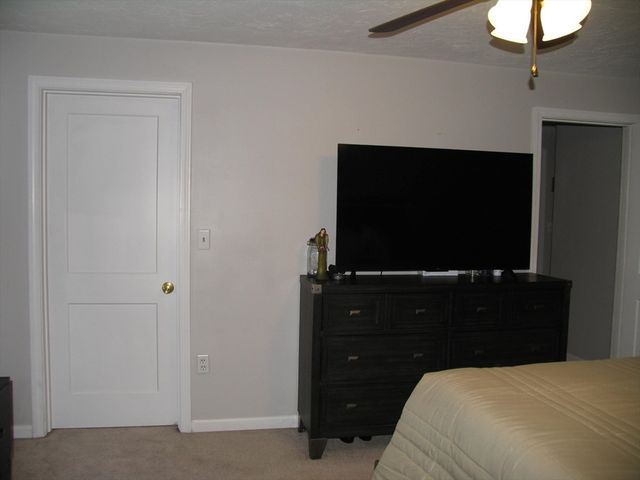 24 Crescent St 6, Northbridge, MA 01588