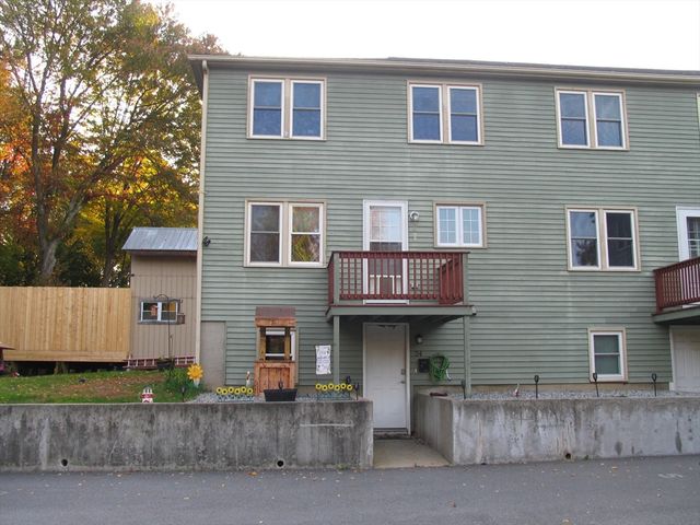 24 Crescent St 6, Northbridge, MA 01588