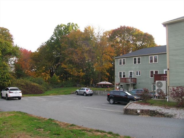 24 Crescent St 6, Northbridge, MA 01588