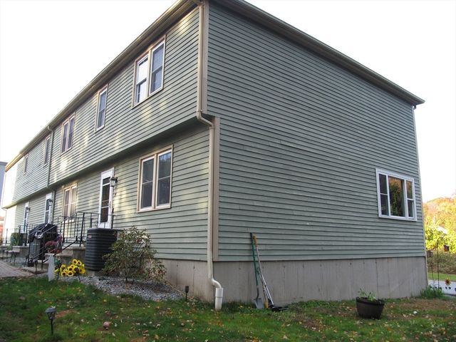 24 Crescent St 6, Northbridge, MA 01588