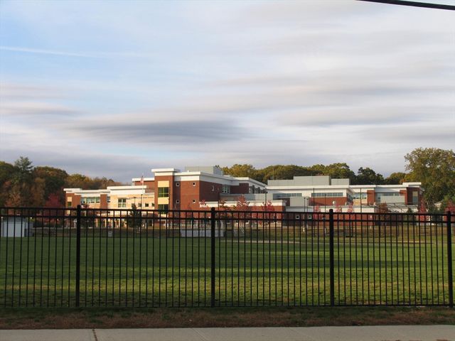 24 Crescent St 6, Northbridge, MA 01588