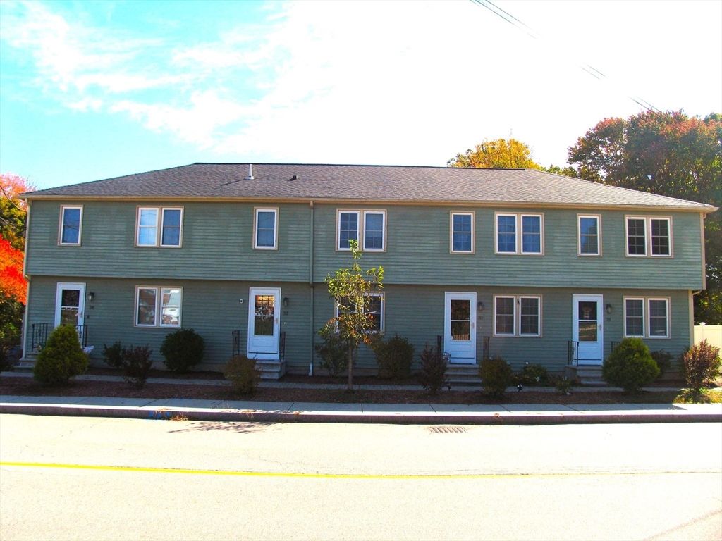 24 Crescent St 6, Northbridge, MA 01588