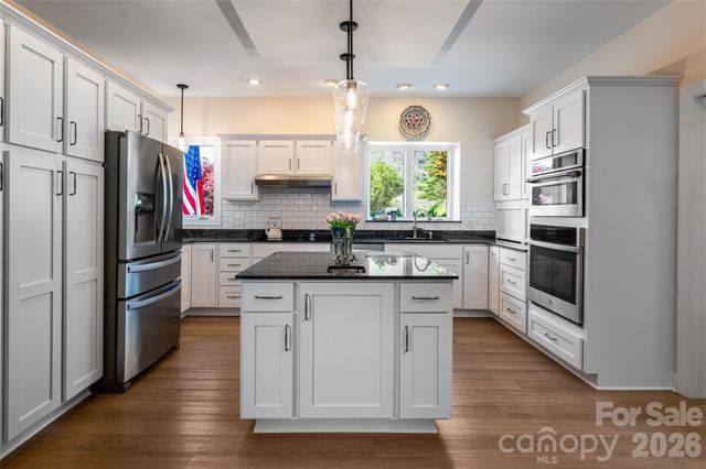 6 Oxford Court, Asheville, NC 28804