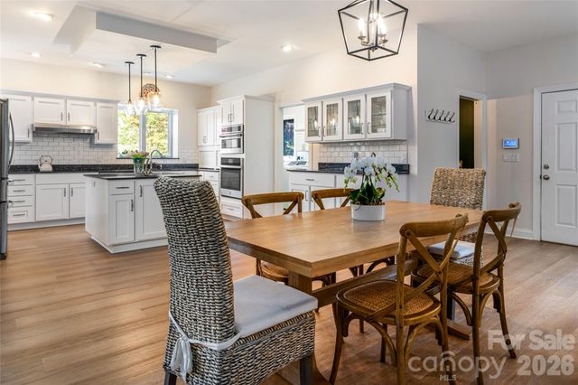 6 Oxford Court, Asheville, NC 28804
