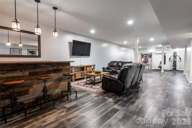 6 Oxford Court, Asheville, NC 28804