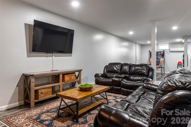 6 Oxford Court, Asheville, NC 28804