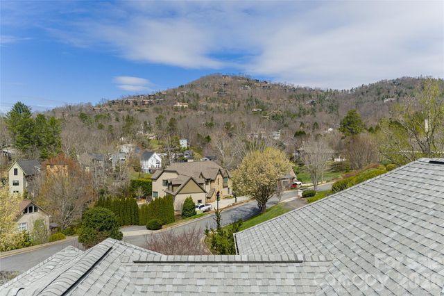 6 Oxford Court, Asheville, NC 28804