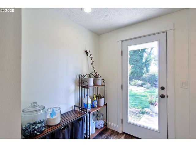 1005 Nw 6TH Ave, Canby, OR 97013