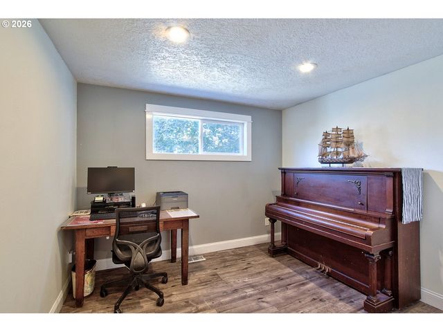 1005 Nw 6TH Ave, Canby, OR 97013