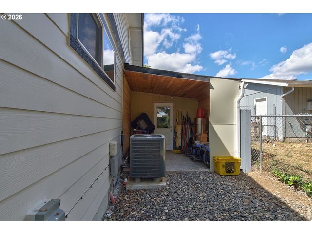 1005 Nw 6TH Ave, Canby, OR 97013