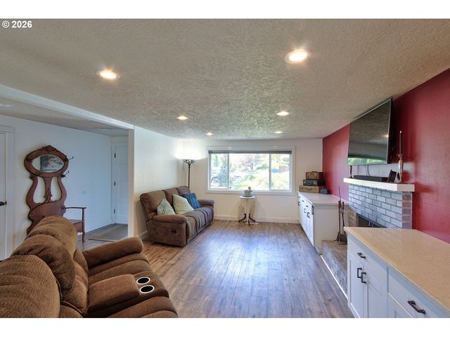 1005 Nw 6TH Ave, Canby, OR 97013