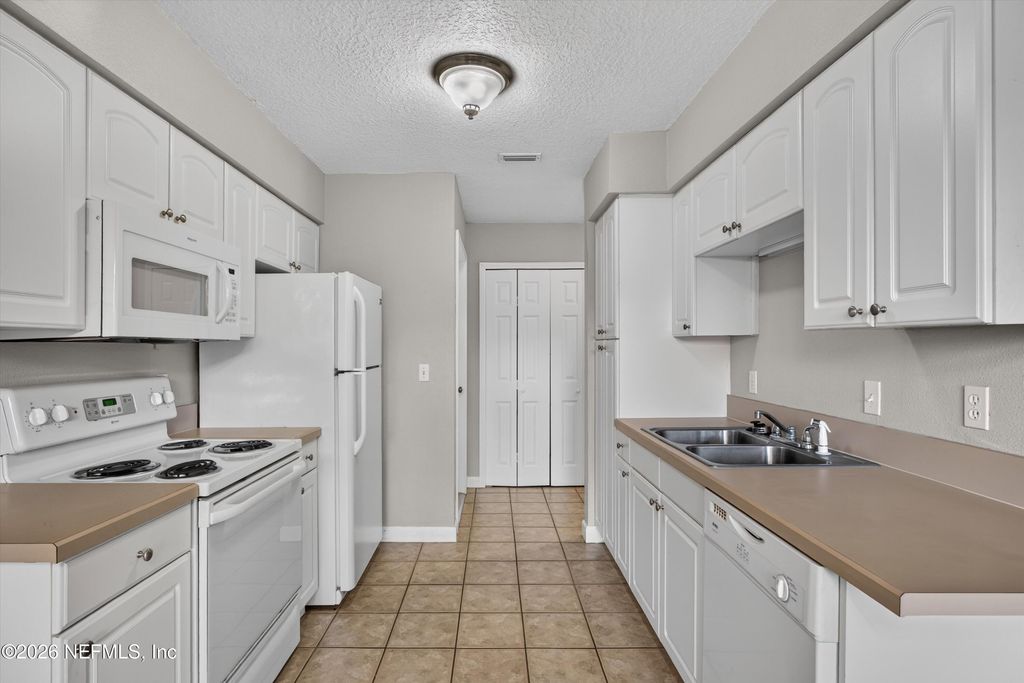 1800 PARK Avenue 358, Orange Park, FL 32073