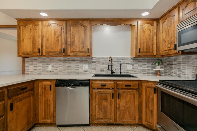 3514 S Southvale Court, Springfield, MO 65804